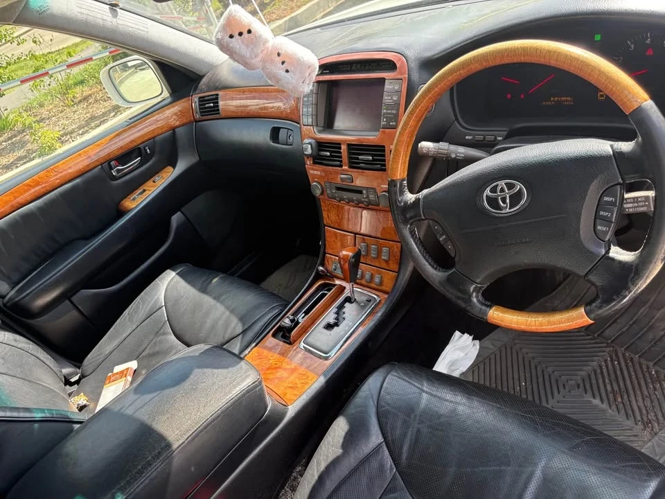 2003 Lexus LS 3rd Gen - Image 6 of 9