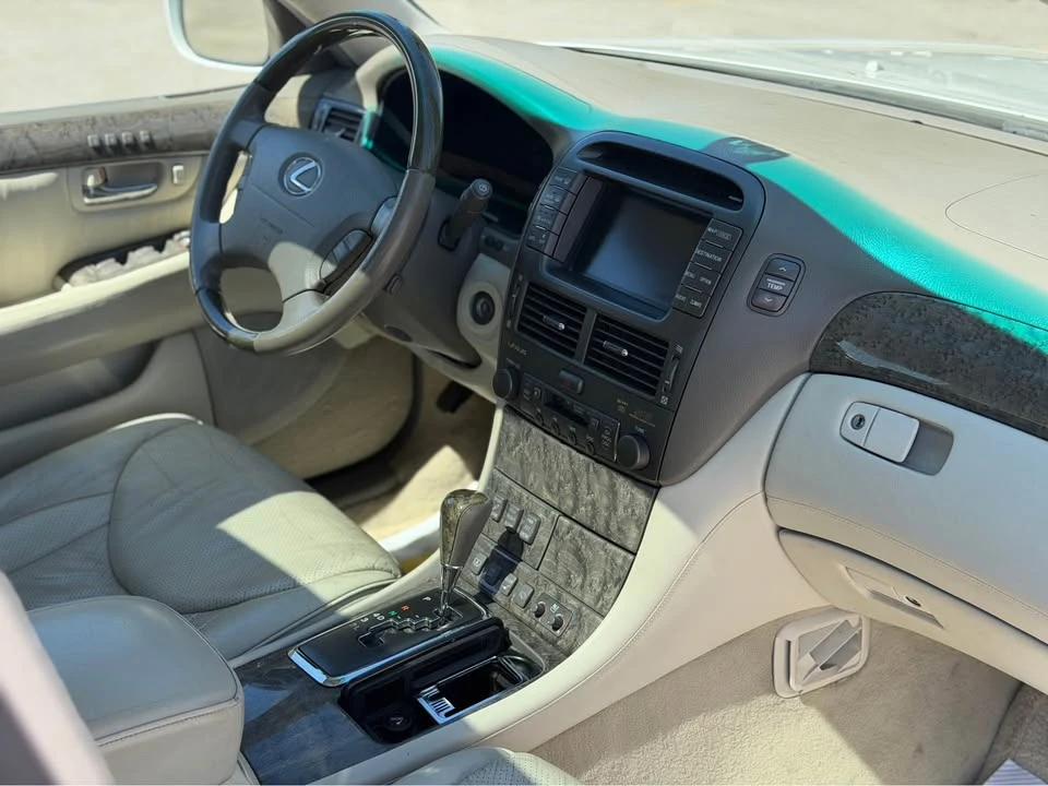 2003 Lexus LS 3rd Gen - Image 16 of 20