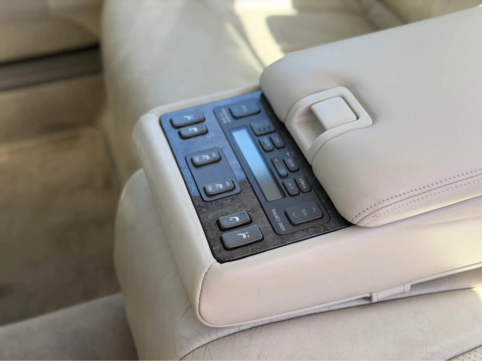 2003 Lexus LS 3rd Gen - Image 13 of 20
