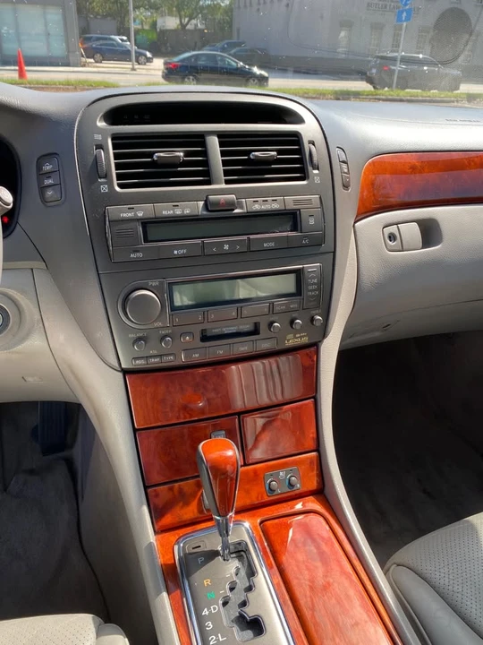 2003 Lexus LS 3rd Gen - Image 6 of 18