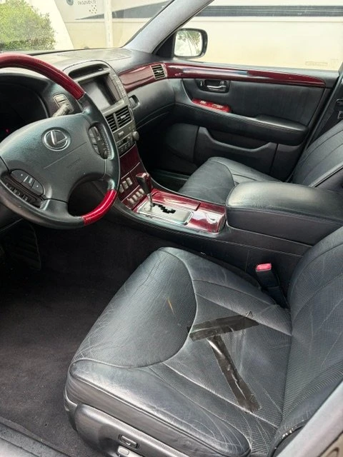 2003 Lexus LS 3rd Gen - Image 7 of 15