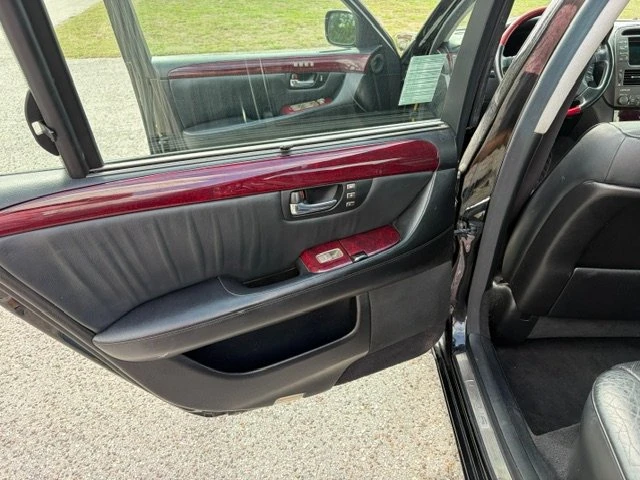 2003 Lexus LS 3rd Gen - Image 12 of 15