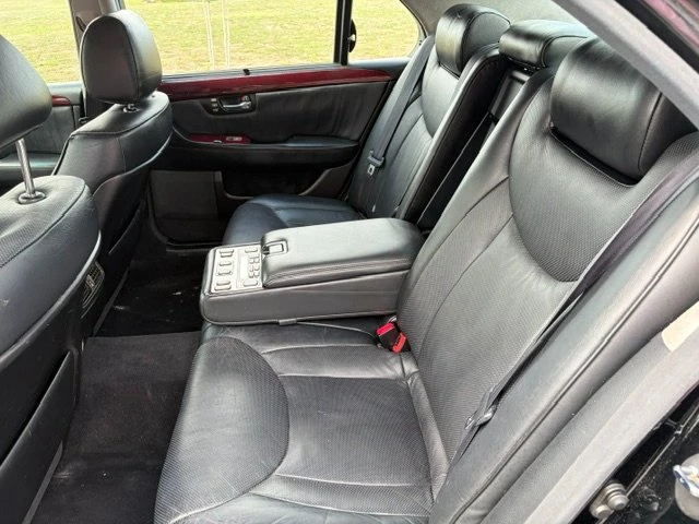 2003 Lexus LS 3rd Gen - Image 9 of 15