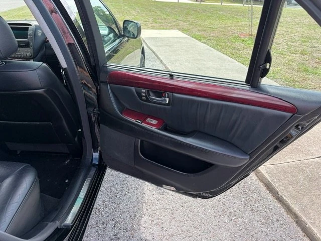 2003 Lexus LS 3rd Gen - Image 14 of 15