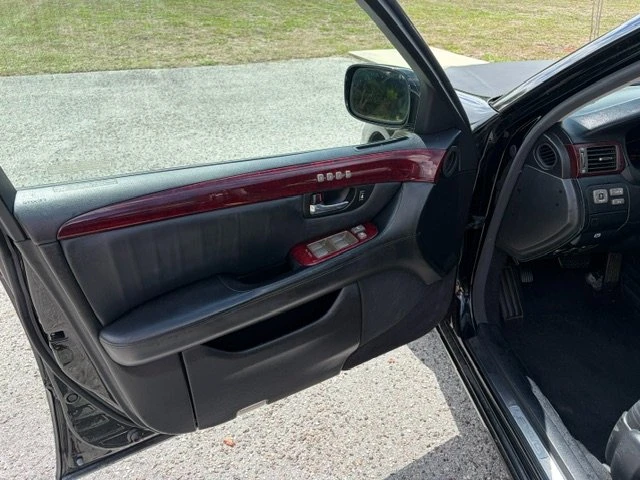 2003 Lexus LS 3rd Gen - Image 11 of 15