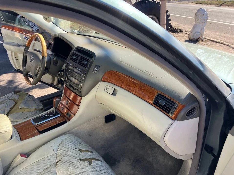 2003 Lexus LS 3rd Gen - Image 19 of 20