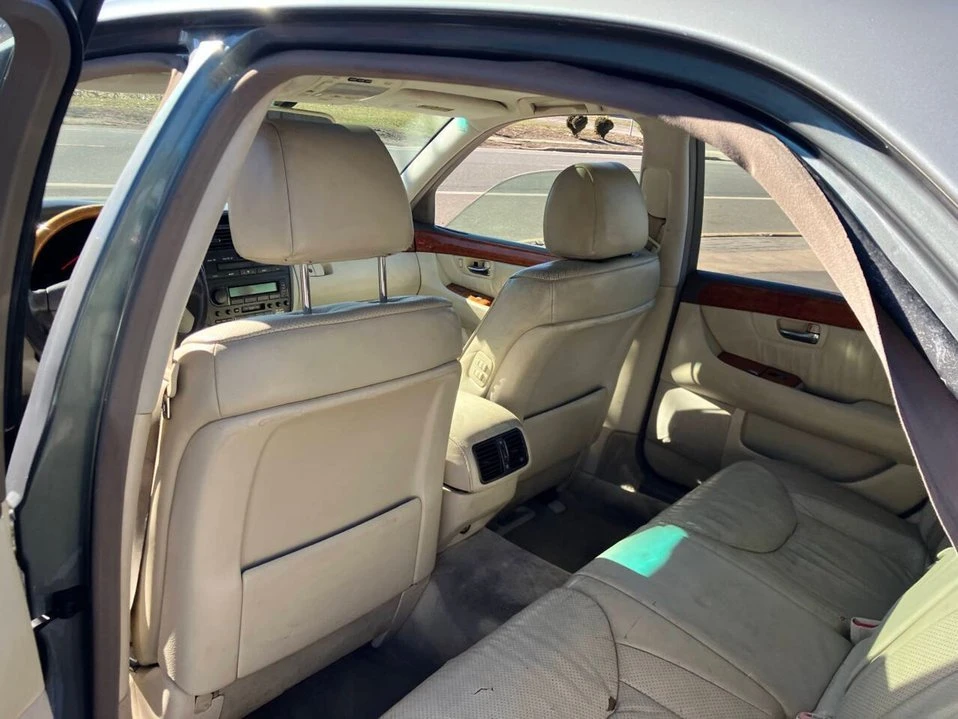 2003 Lexus LS 3rd Gen - Image 18 of 20