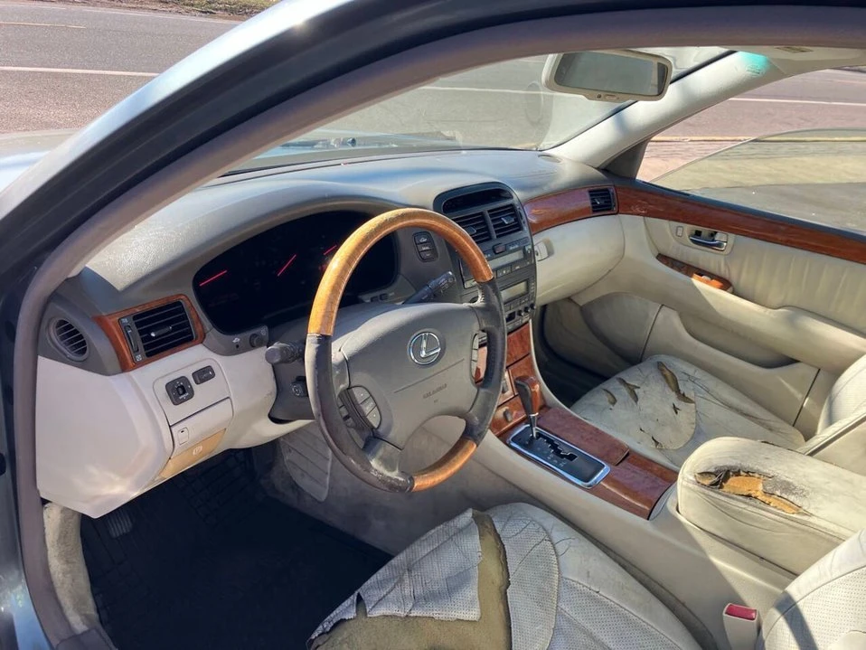 2003 Lexus LS 3rd Gen - Image 15 of 20