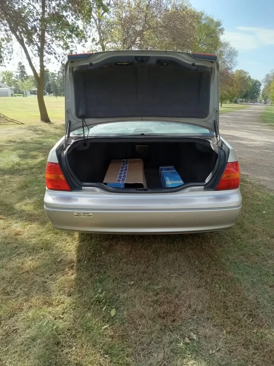 2003 Lexus LS 3rd Gen - Image 16 of 20