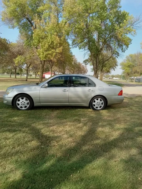 2003 Lexus LS 3rd Gen - Image 7 of 20