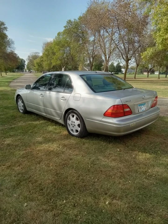 2003 Lexus LS 3rd Gen - Image 5 of 20