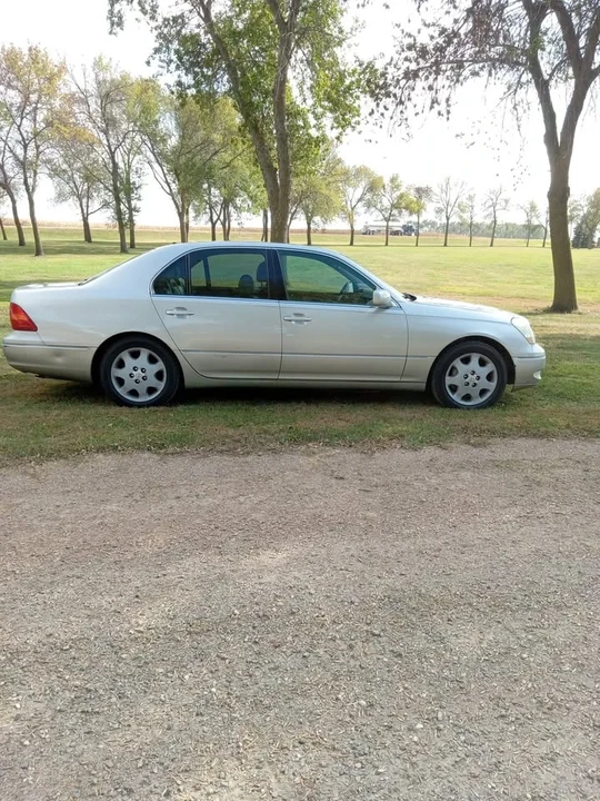 2003 Lexus LS 3rd Gen - Image 8 of 20