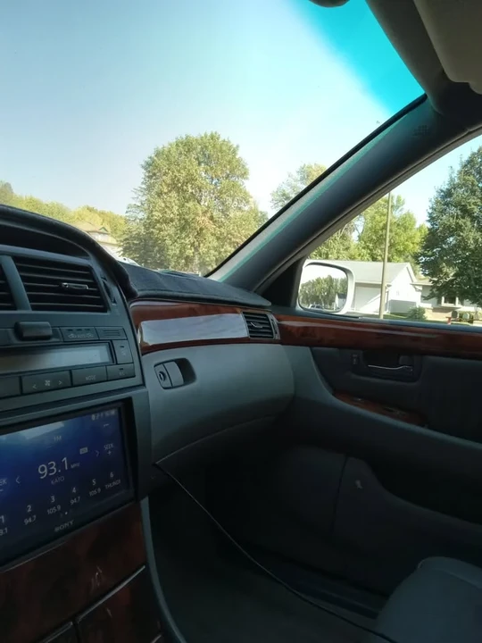 2003 Lexus LS 3rd Gen - Image 15 of 20