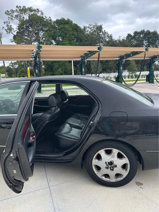 2003 Lexus LS 3rd Gen - Image 4 of 8
