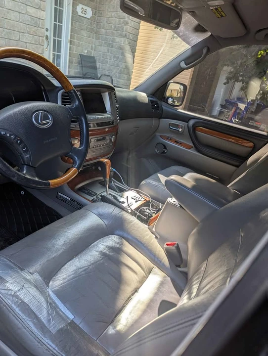 2003 Lexus LX 2nd Gen - Image 2 of 3