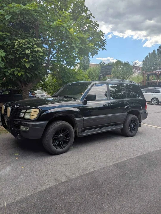 2003 Lexus LX 2nd Gen - Image 6 of 6