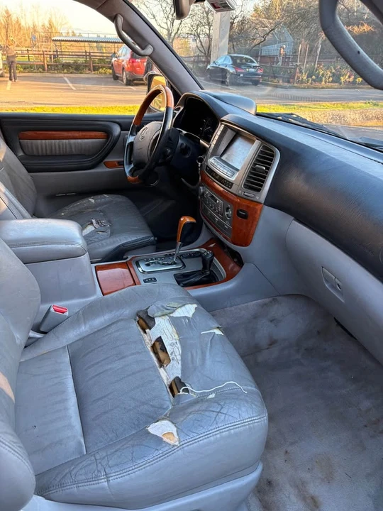 2003 Lexus LX 2nd Gen - Image 4 of 6