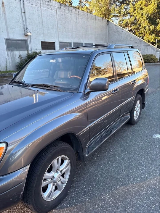 2003 Lexus LX 2nd Gen - Image 6 of 6