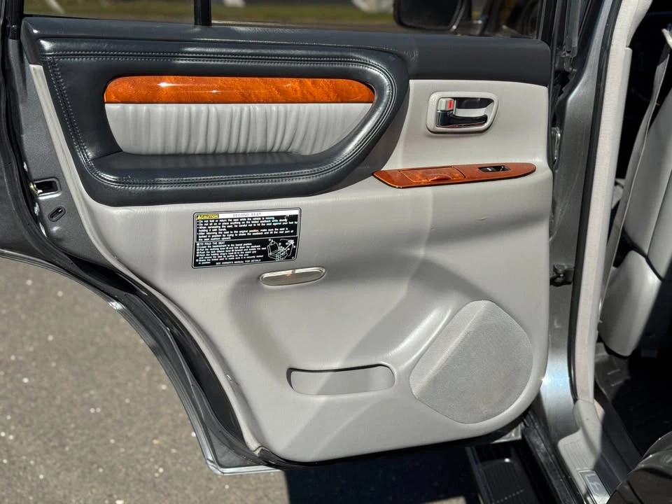 2003 Lexus LX 2nd Gen - Image 16 of 19