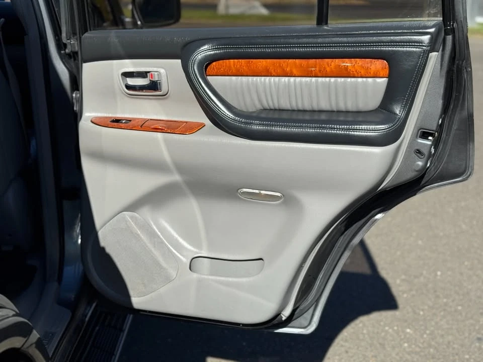 2003 Lexus LX 2nd Gen - Image 18 of 19