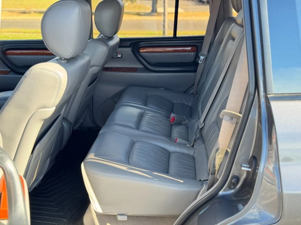 2003 Lexus LX 2nd Gen - Image 17 of 19