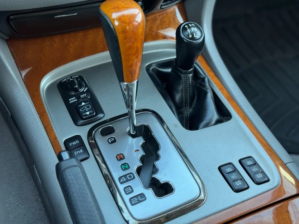 2003 Lexus LX 2nd Gen - Image 12 of 19