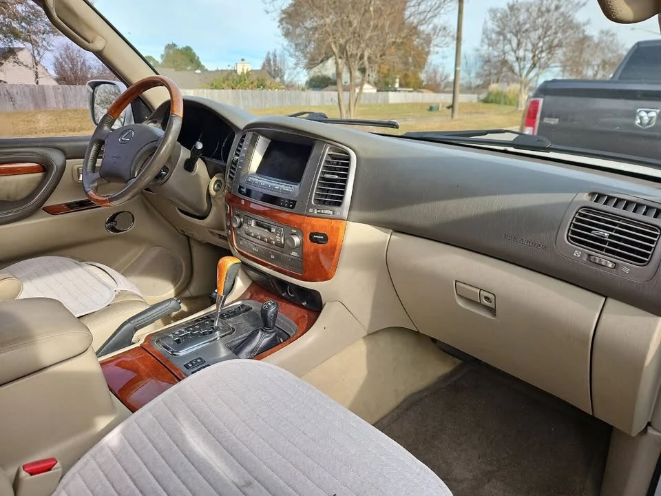 2003 Lexus LX 2nd Gen - Image 16 of 20