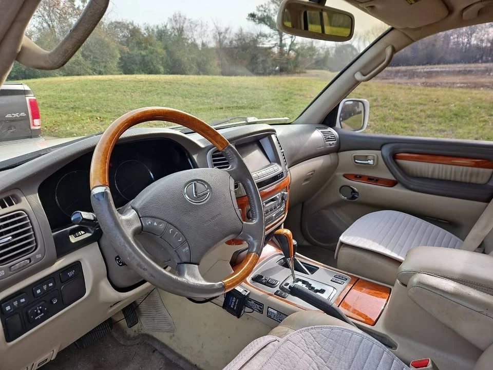 2003 Lexus LX 2nd Gen - Image 11 of 20