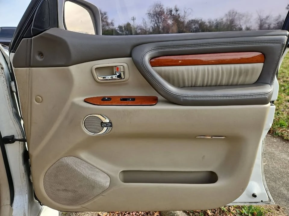 2003 Lexus LX 2nd Gen - Image 17 of 20