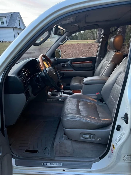 2003 Lexus LX 2nd Gen - Image 11 of 19