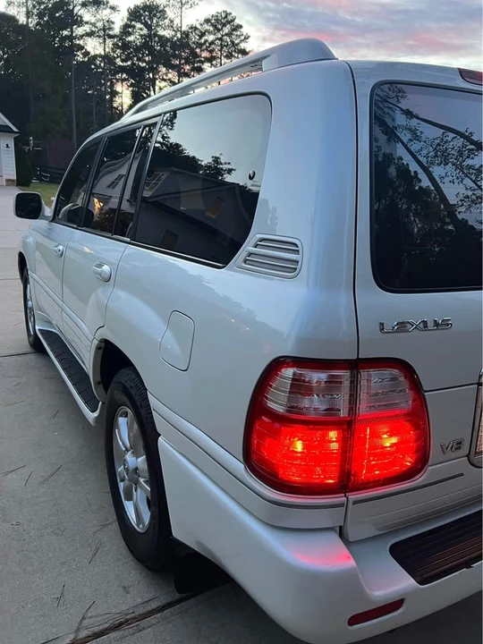 2003 Lexus LX 2nd Gen - Image 16 of 19
