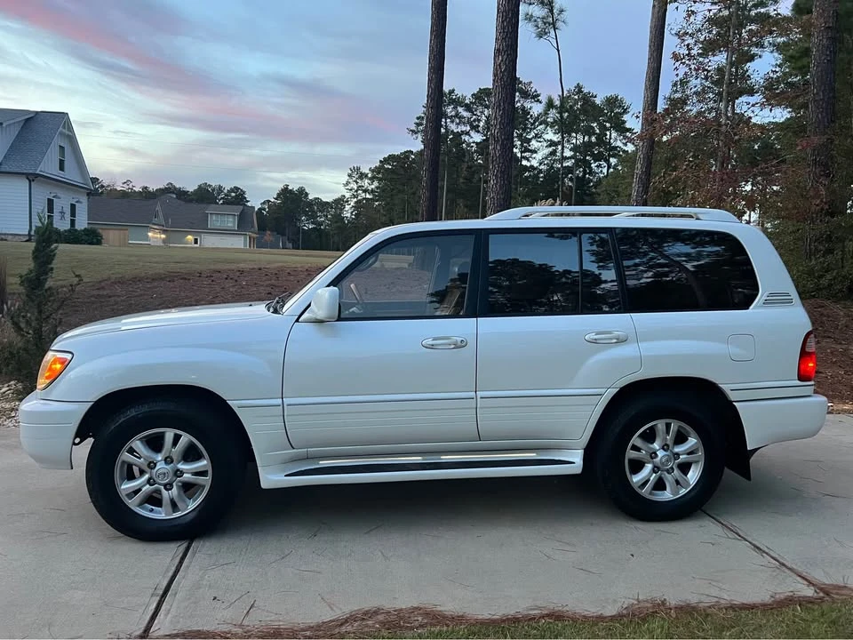 2003 Lexus LX 2nd Gen - Image 6 of 19