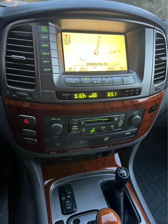 2003 Lexus LX 2nd Gen - Image 13 of 19