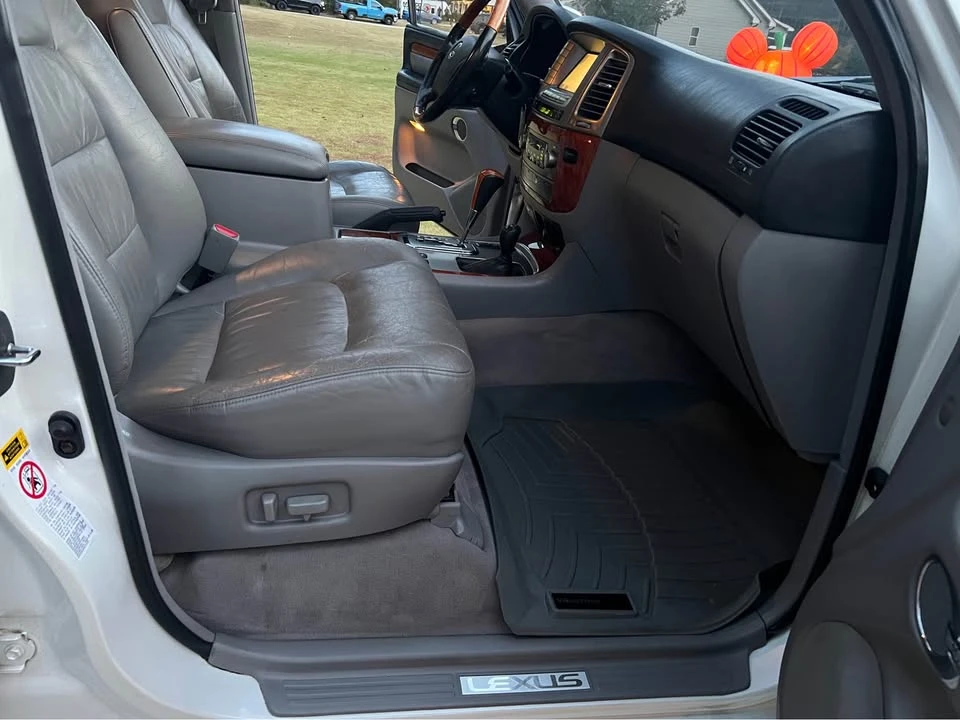 2003 Lexus LX 2nd Gen - Image 19 of 19