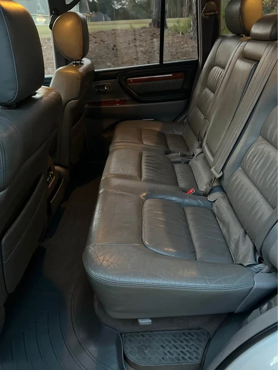 2003 Lexus LX 2nd Gen - Image 17 of 19
