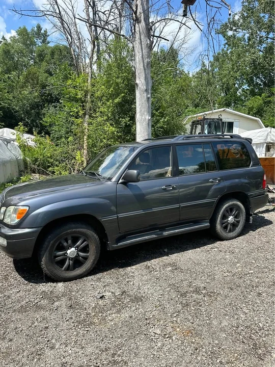 2003 Lexus LX 2nd Gen - Image 2 of 5