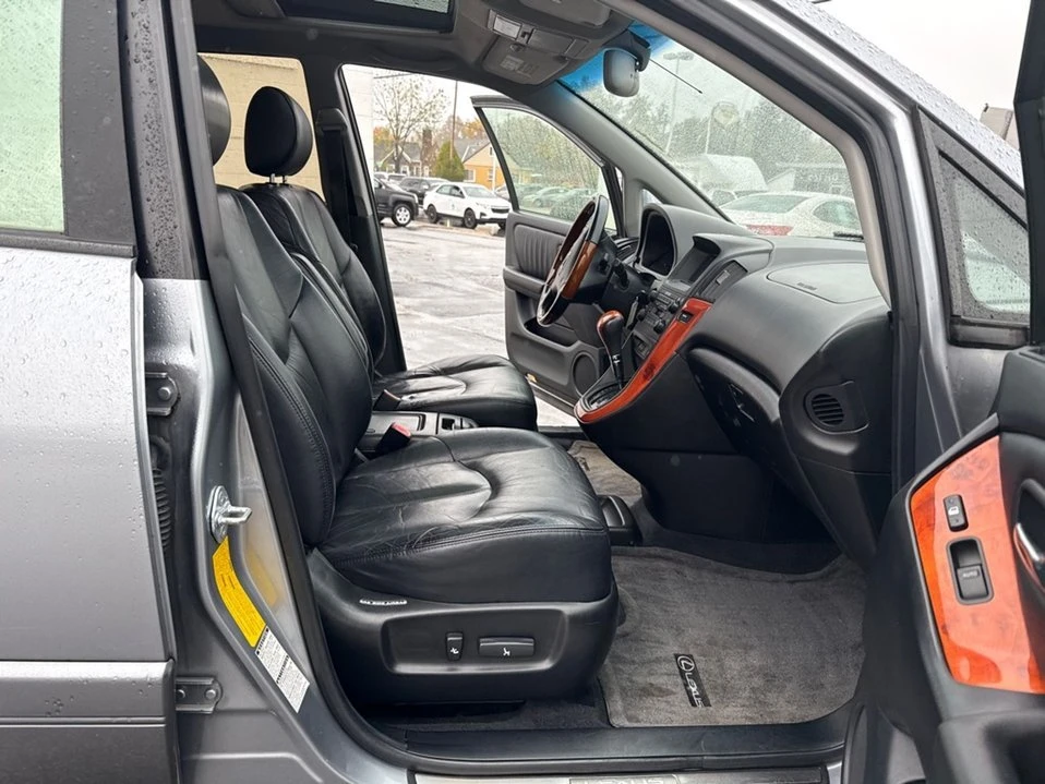 2003 Lexus RX 1st Gen - Image 11 of 19