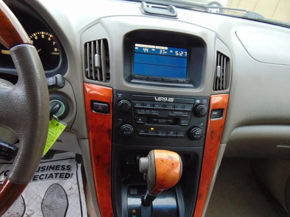 2003 Lexus RX 2nd Gen - Image 16 of 20