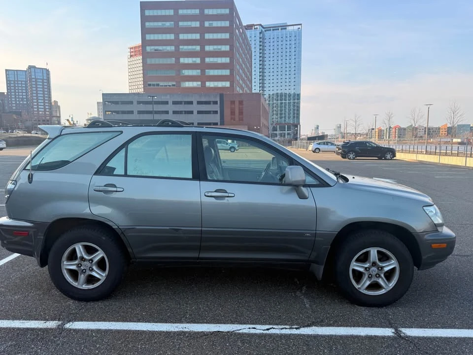 2003 Lexus RX 1st Gen - Image 3 of 4