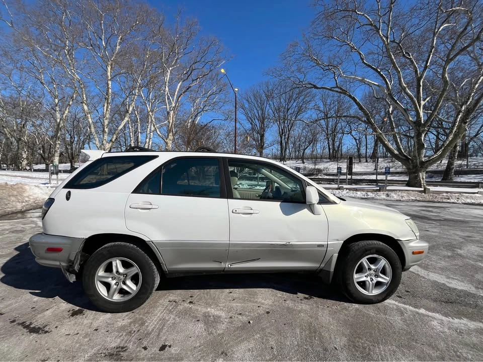 2003 Lexus RX 1st Gen - Image 10 of 15