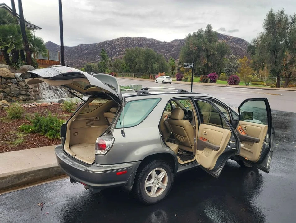 2003 Lexus RX 1st Gen - Image 4 of 12