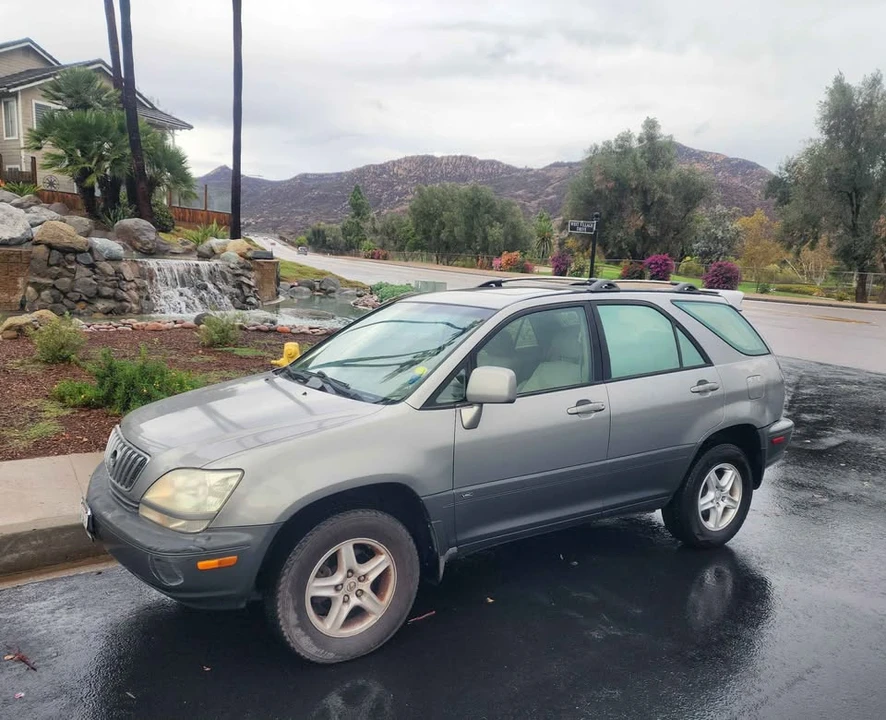2003 Lexus RX 1st Gen - Image 2 of 12
