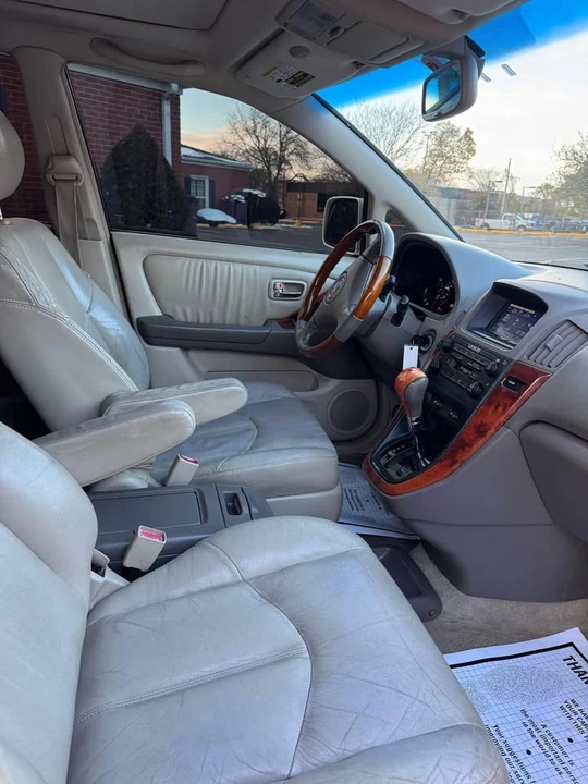 2003 Lexus RX 1st Gen - Image 11 of 13