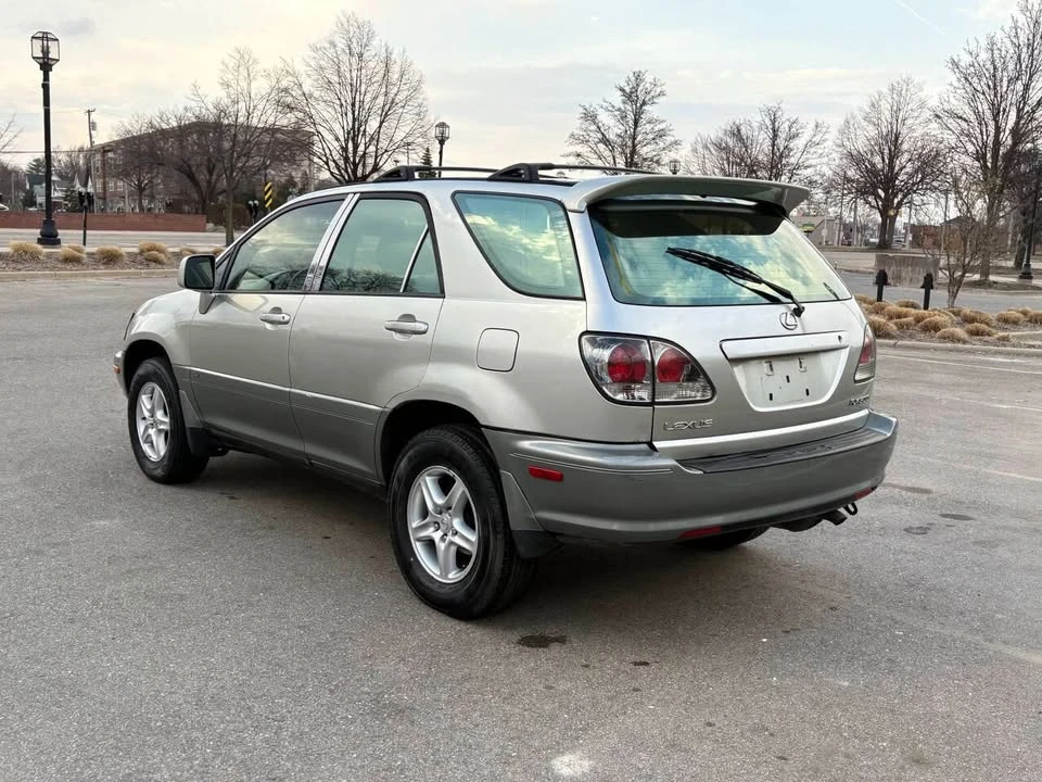 2003 Lexus RX 1st Gen - Image 11 of 19