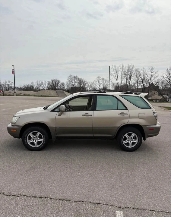 2003 Lexus RX 1st Gen - Image 5 of 11