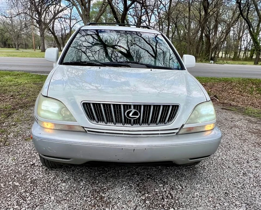 2003 Lexus RX 1st Gen - Image 3 of 12