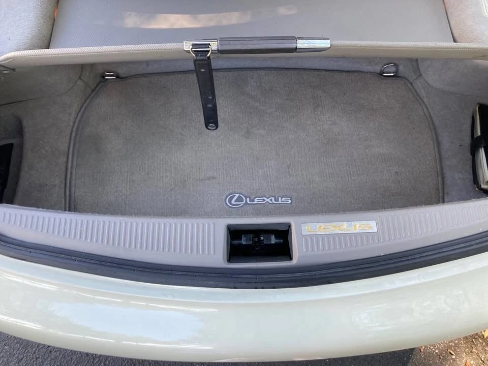 2003 Lexus SC430 - Image 10 of 20