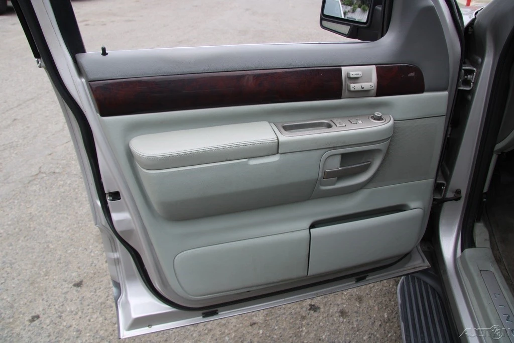 2003 Lincoln Aviator 1st Gen - Image 14 of 21