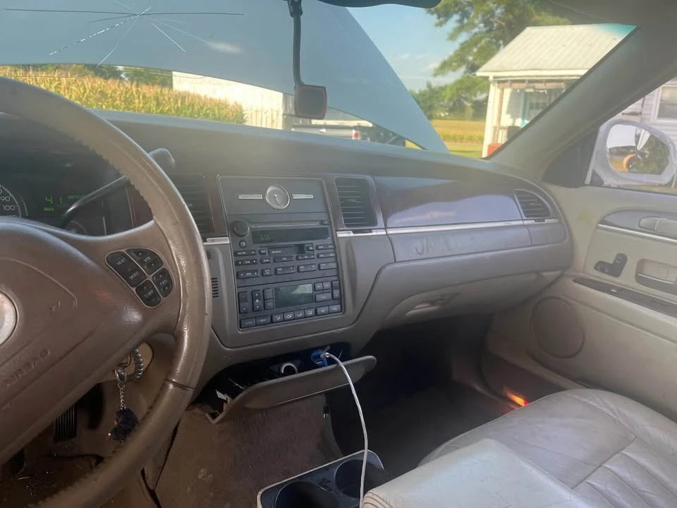 2003 Lincoln Continental - Image 3 of 9
