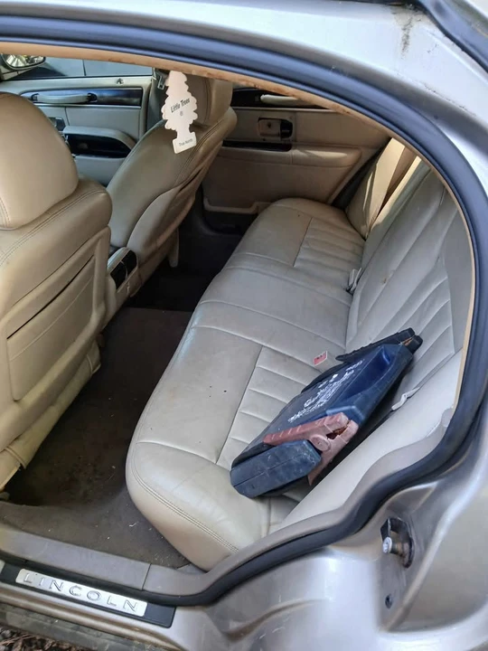 2003 Lincoln Continental - Image 6 of 6